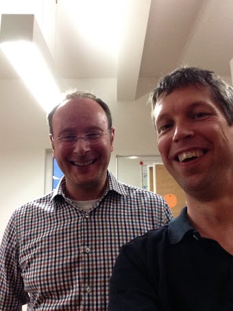 Lars Hüper (rechts) hat Spaß beim Agile Wednesday
